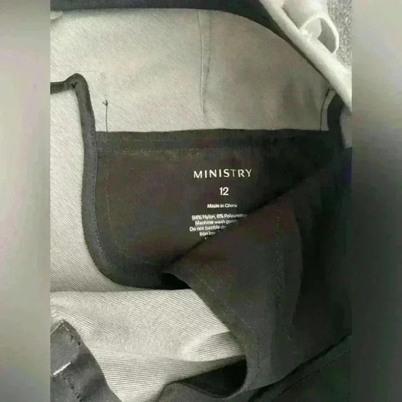 Women’s Ministry of Supply size 12 pants - Picture 4 of 4